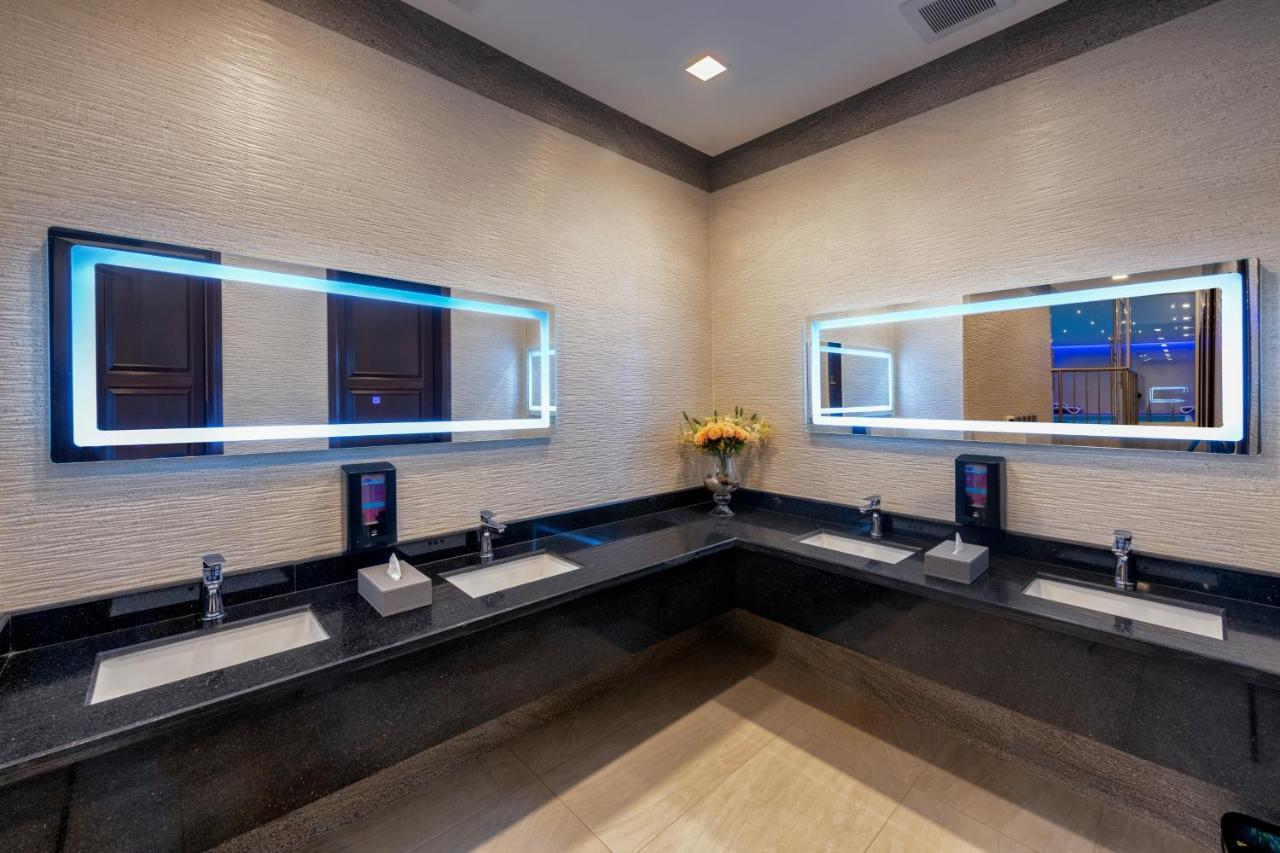 Nivel Hotel Abha Khamis Mushait Ngoại thất bức ảnh The bathrooms at the lounge